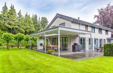 Overkapping met buitenhaard